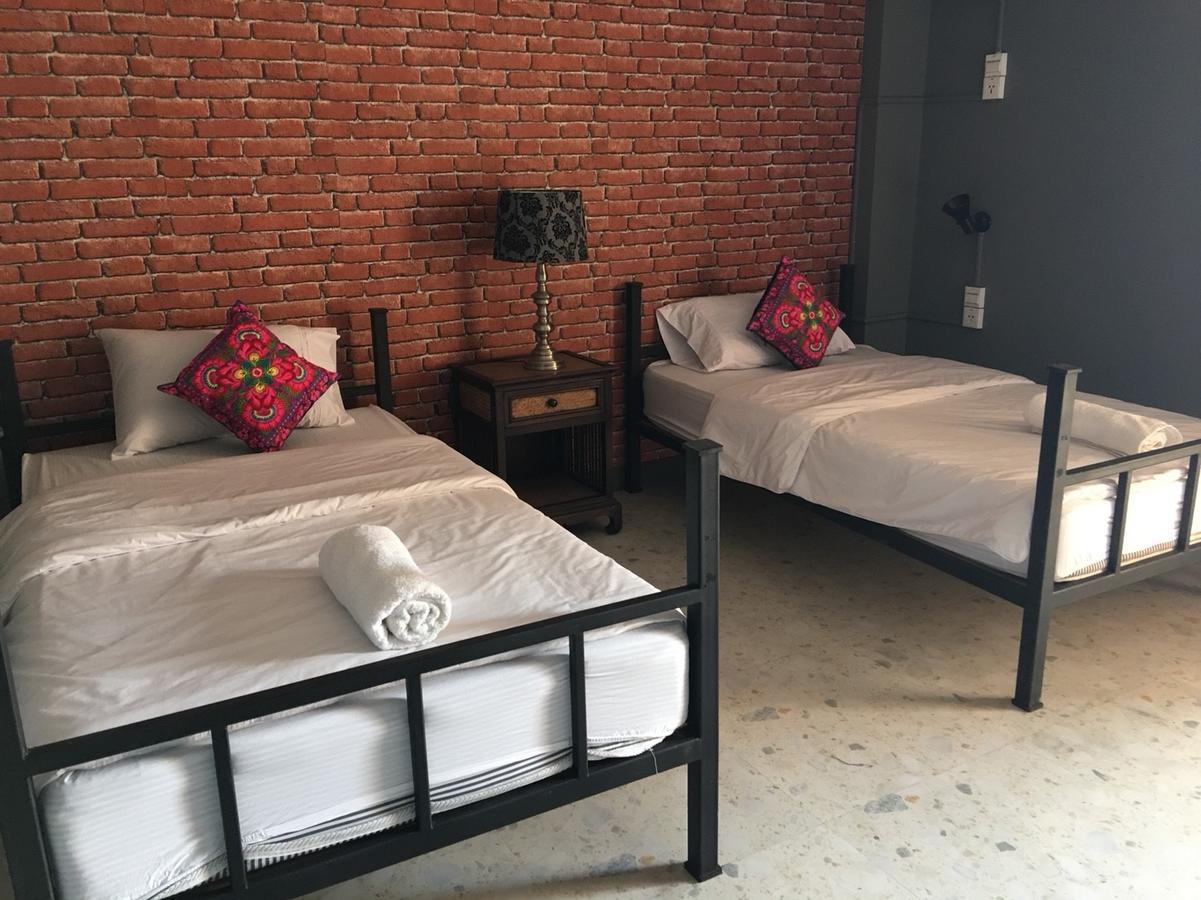 Baanlansa Bed&Bar Hotel Chiang Mai Bagian luar foto