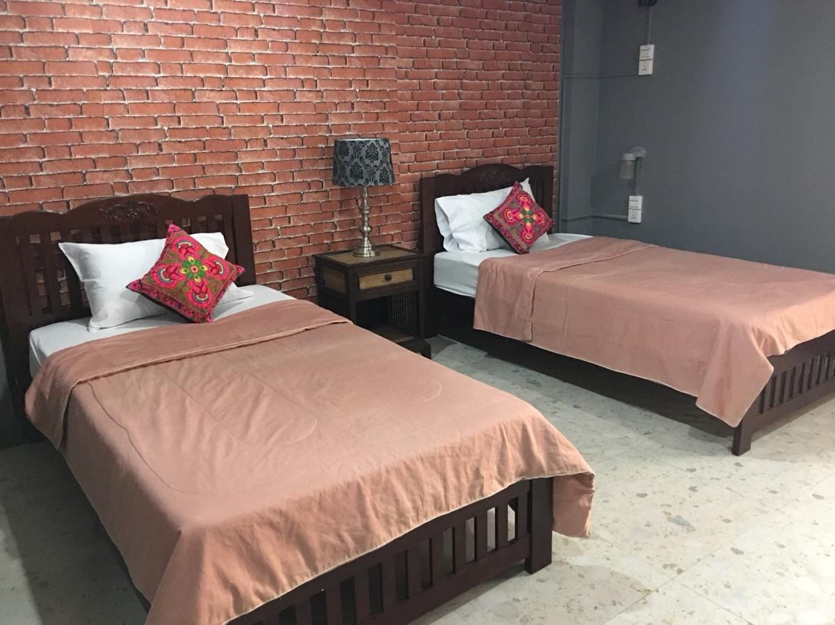 Baanlansa Bed&Bar Hotel Chiang Mai Bagian luar foto