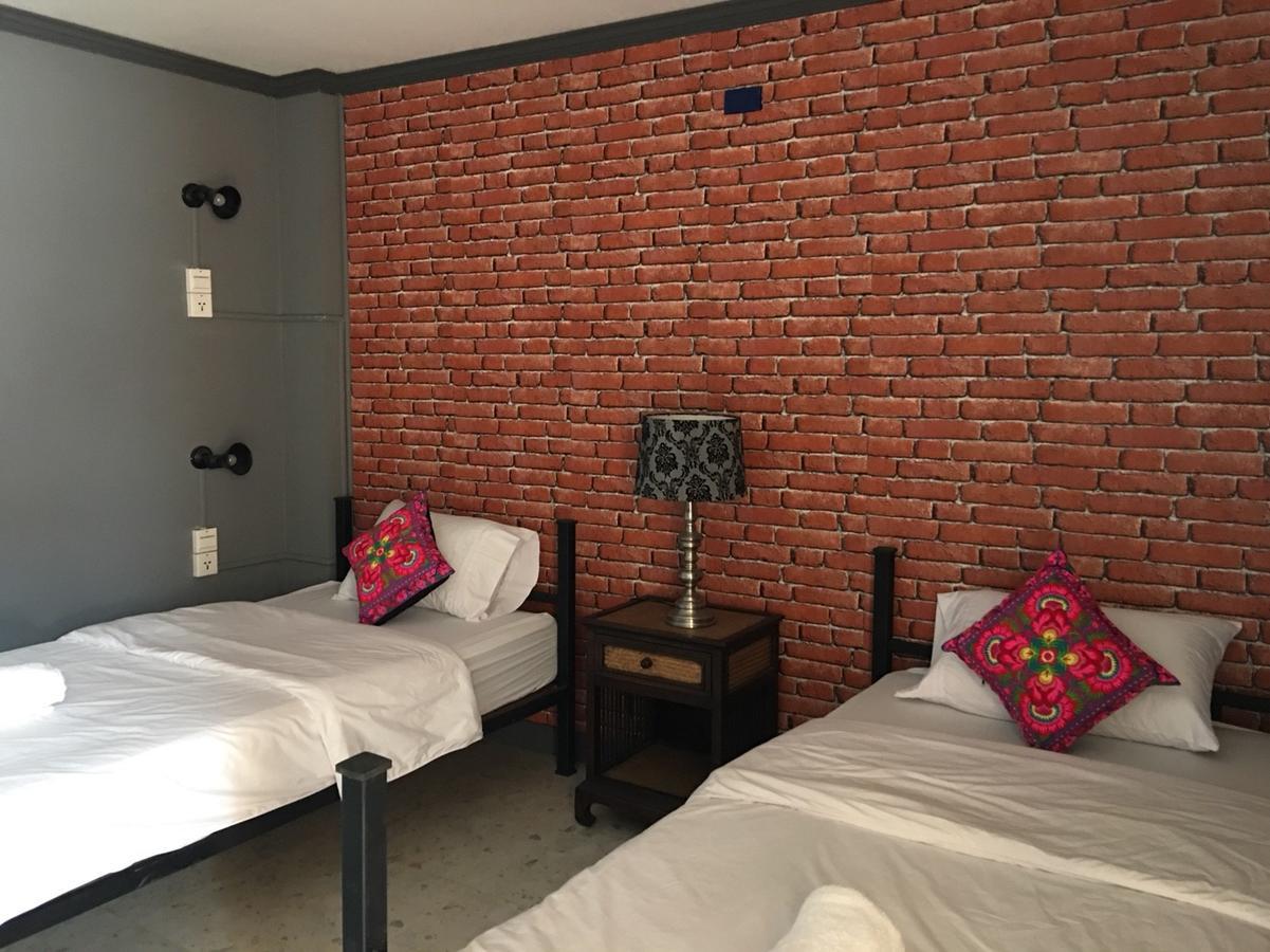 Baanlansa Bed&Bar Hotel Chiang Mai Bagian luar foto