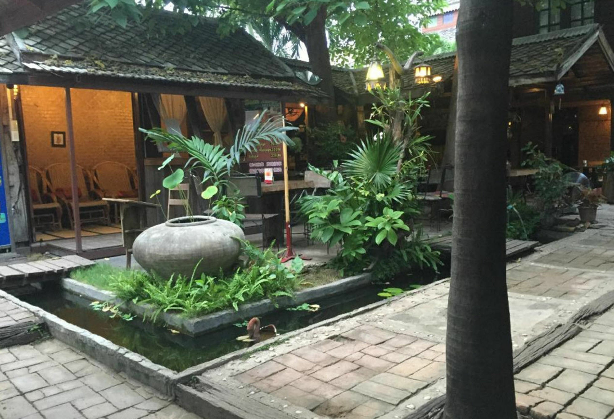 Baanlansa Bed&Bar Hotel Chiang Mai Bagian luar foto